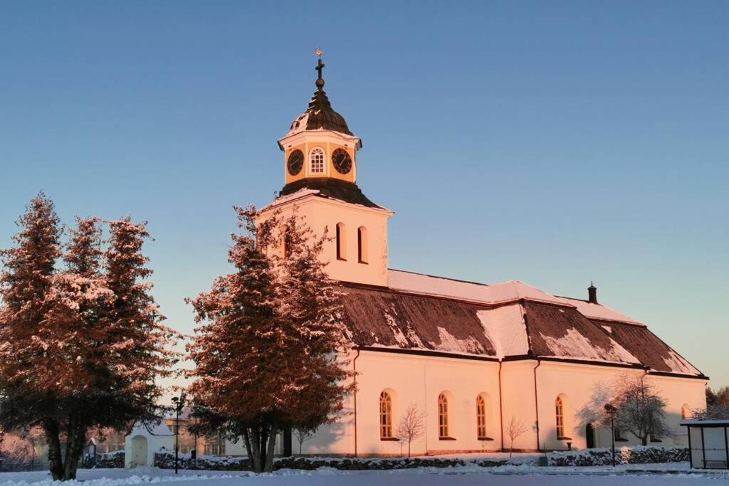 Idyllisk Nybyggd Stuga Pa Solleroen. Solleron Exterior foto